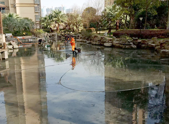 府谷景观池淤泥清理