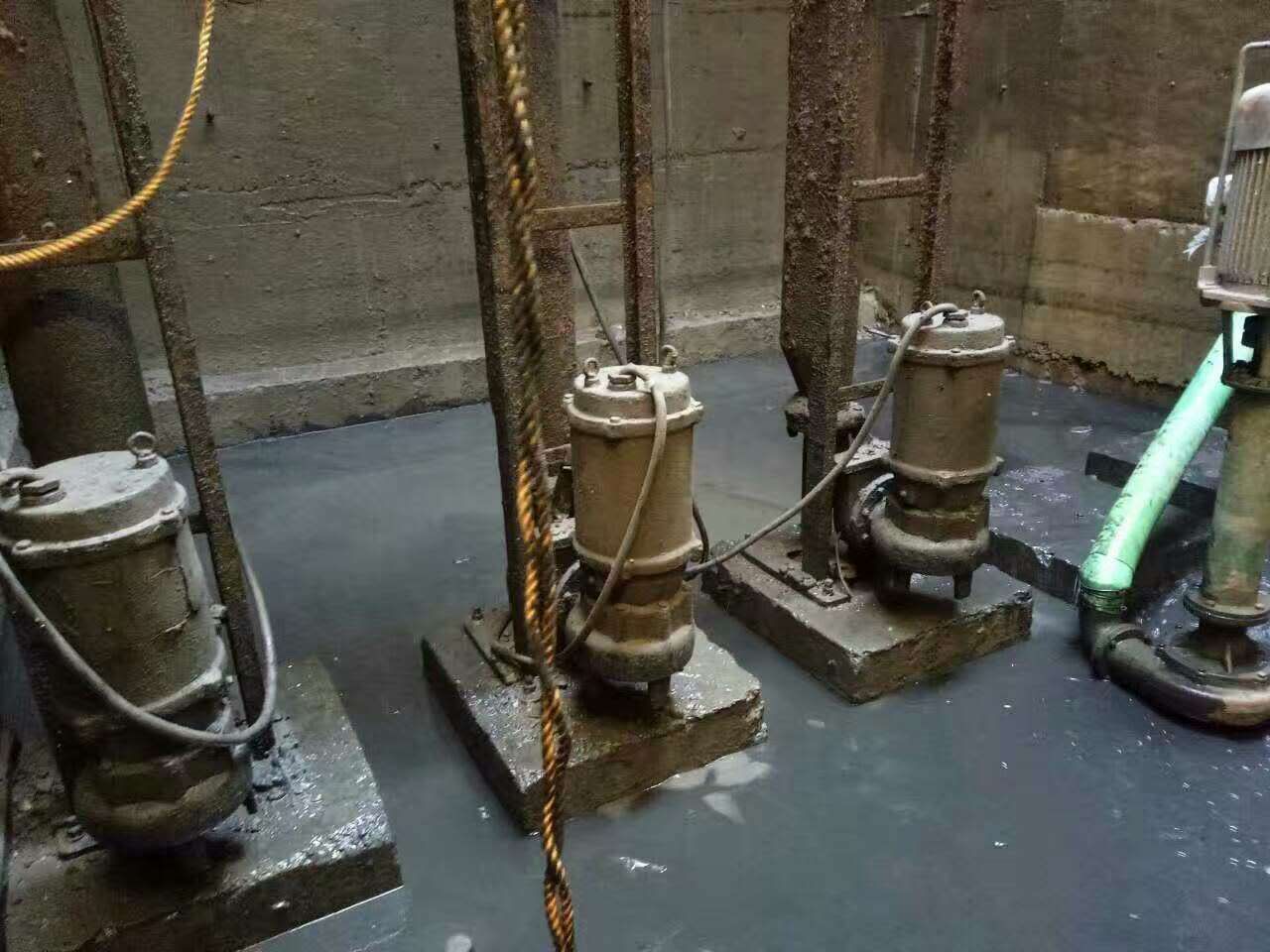 府谷污水池清理